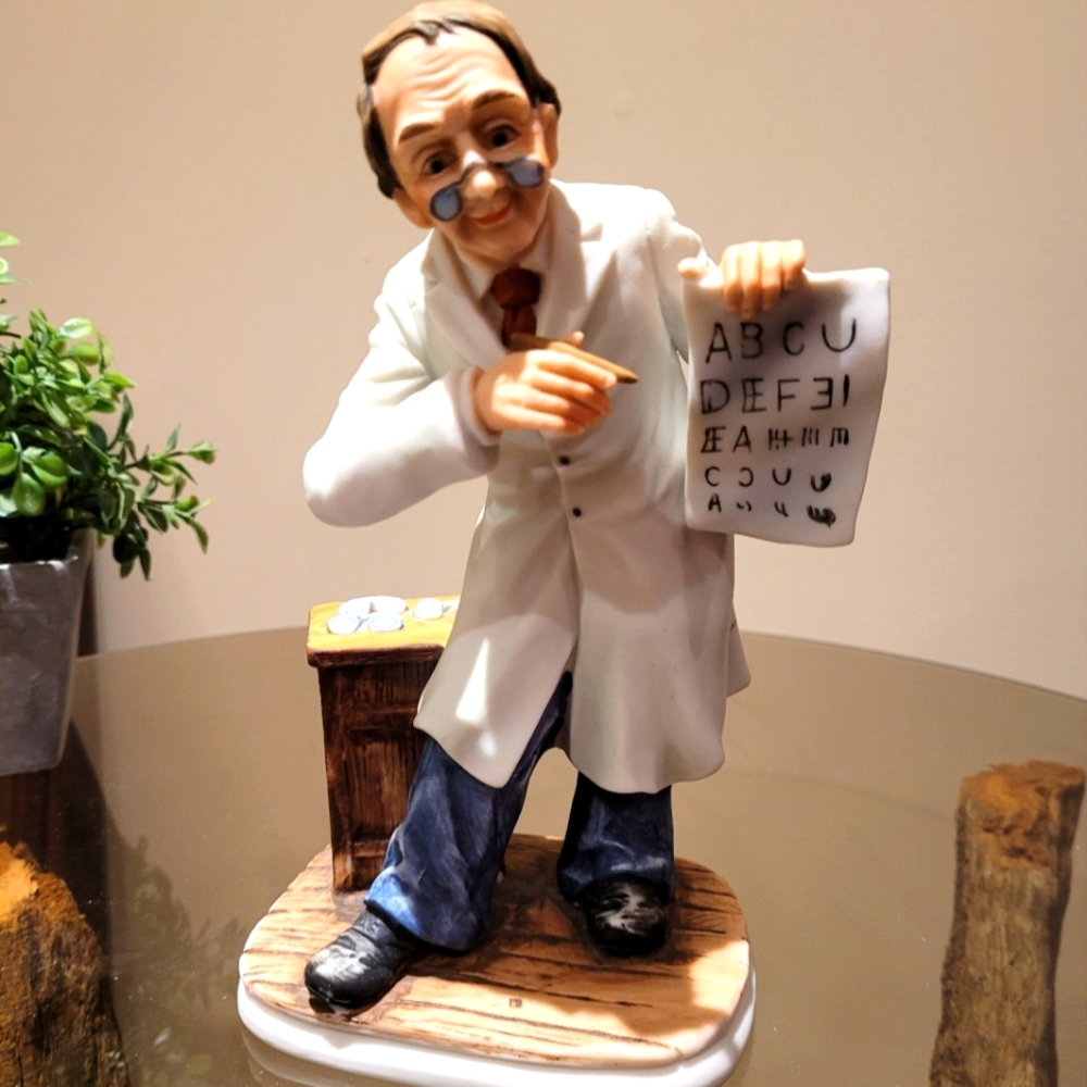 Optometrist figurine Japan